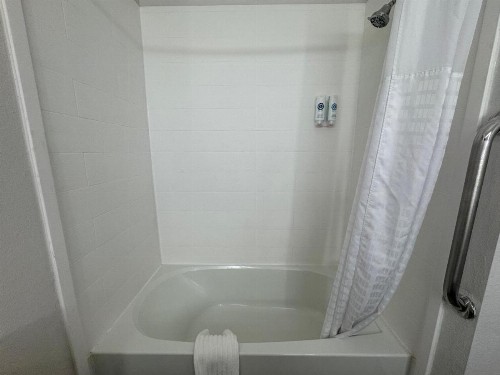 Comfort Suites Omaha - image 35