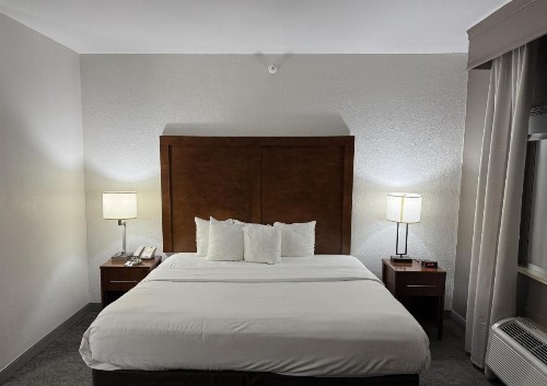 Comfort Suites Omaha - image 36