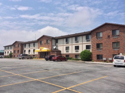 Super 8 by Wyndham Omaha/West Dodge - image 18