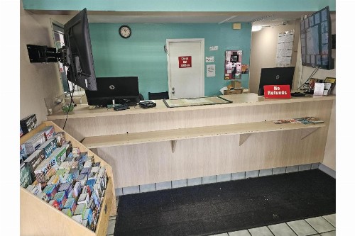Travel Inn Omaha - image 11