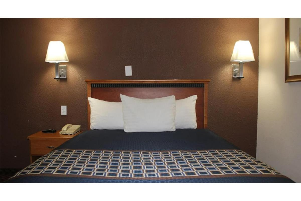 Travel Inn Omaha - image 3