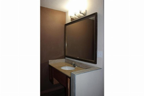 Travel Inn Omaha - image 6