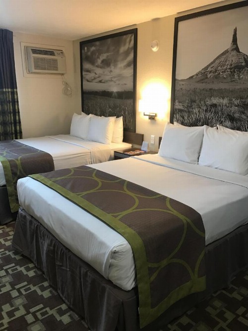 402 Hotel - image 1