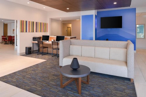 Holiday Inn Express & Suites - Omaha - 120th and Maple an IHG Hotel - image 21