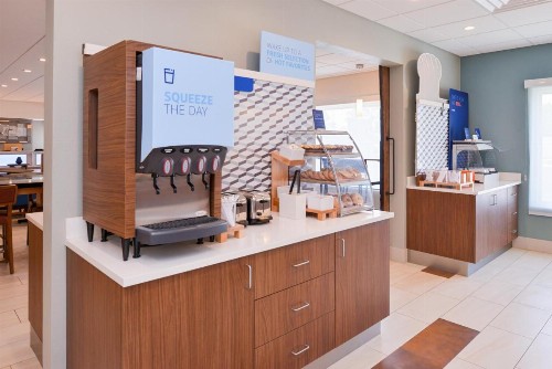 Holiday Inn Express & Suites - Omaha - 120th and Maple an IHG Hotel - image 23