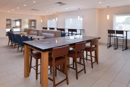 Holiday Inn Express & Suites - Omaha - 120th and Maple an IHG Hotel - image 33
