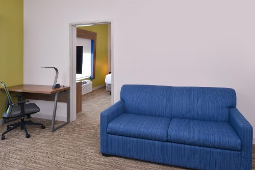Holiday Inn Express & Suites - Omaha - 120th and Maple an IHG Hotel - image 42