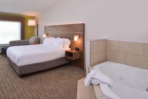 Holiday Inn Express & Suites - Omaha - 120th and Maple an IHG Hotel - image 43