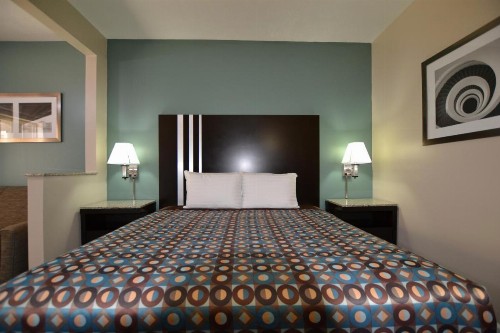 Relax Inn Motel and Suites Omaha - image 10