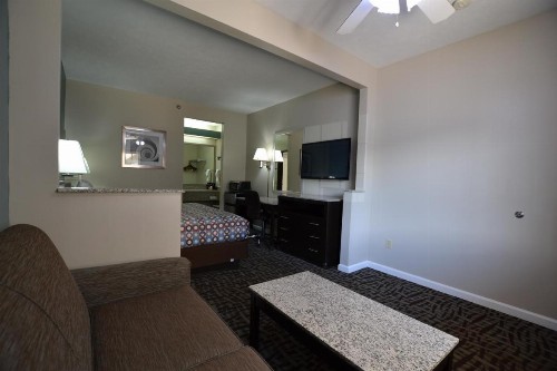 Relax Inn Motel and Suites Omaha - image 12