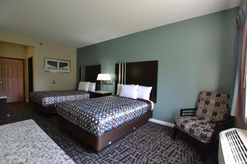 Relax Inn Motel and Suites Omaha - image 4