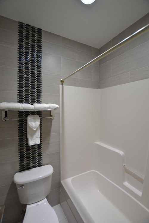 Relax Inn Motel and Suites Omaha - image 6