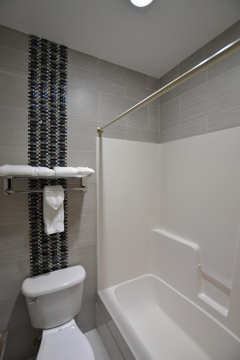 Relax Inn Motel and Suites Omaha - image 6