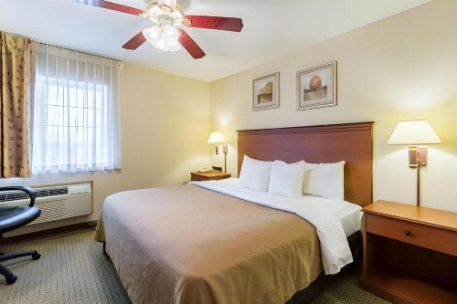Econo Lodge Inn & Suites West - image 11