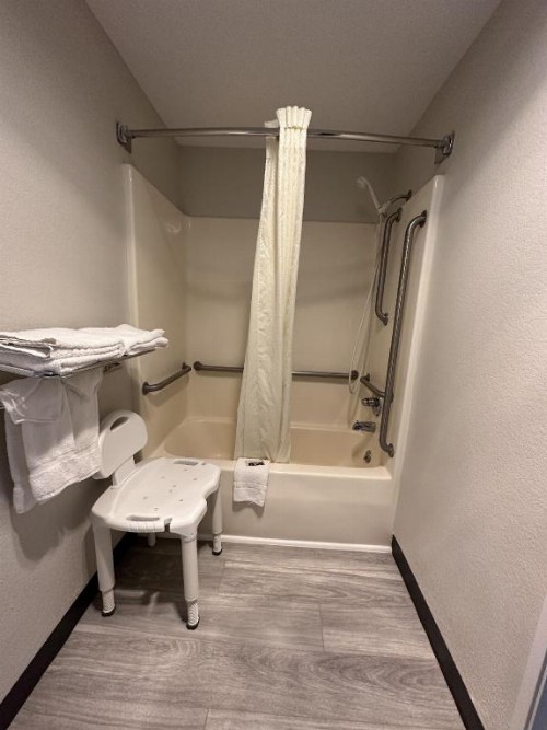 Econo Lodge Inn & Suites West - image 23