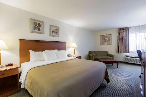 Econo Lodge Inn & Suites West - image 25