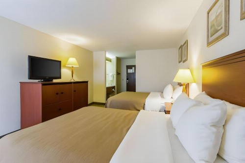 Econo Lodge Inn & Suites West - image 30