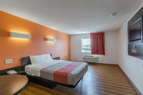 Motel 6 Omaha - Central - image 2