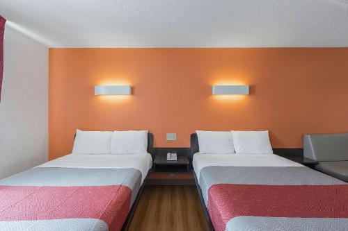 Motel 6 Omaha - Central - image 23