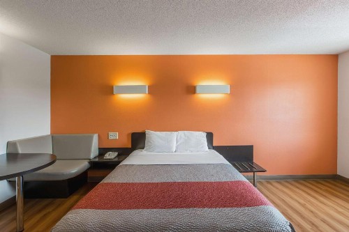 Motel 6 Omaha - Central - image 25