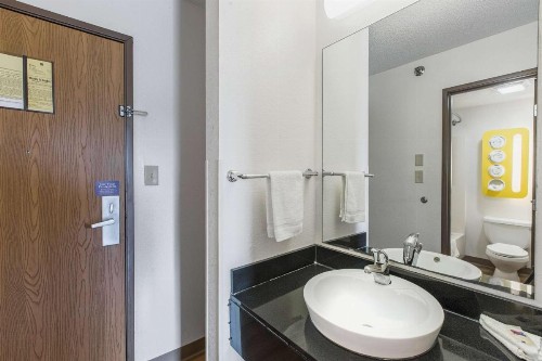 Motel 6 Omaha - Central - image 26