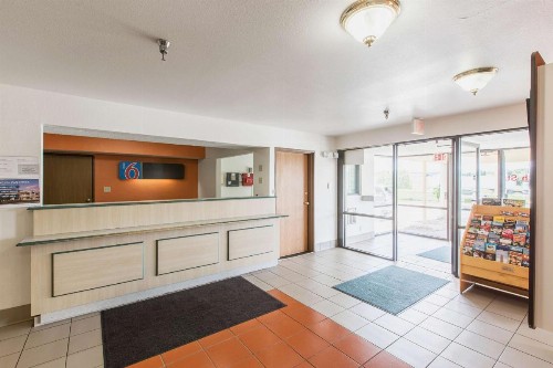 Motel 6 Omaha - Central - image 29
