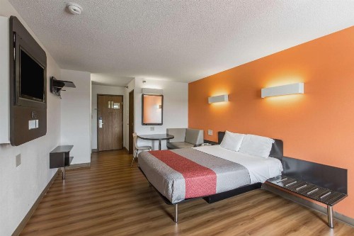 Motel 6 Omaha - Central - image 30
