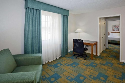 La Quinta Inn by Wyndham Omaha West - image 11
