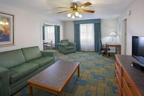 La Quinta Inn by Wyndham Omaha West - image 14