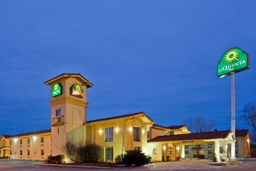 La Quinta Inn by Wyndham Omaha West - image 2