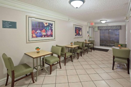 La Quinta Inn by Wyndham Omaha West - image 20