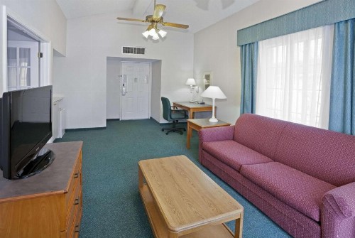 La Quinta Inn by Wyndham Omaha West - image 21