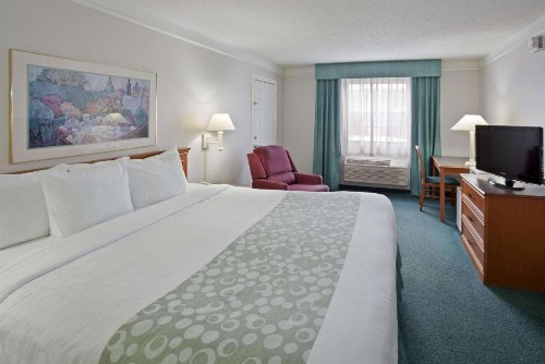 La Quinta Inn by Wyndham Omaha West - image 5