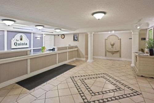 La Quinta Inn by Wyndham Omaha West - image 8