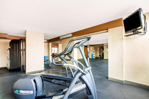 Comfort Inn & Suites Omaha - image 29