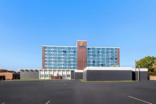 Comfort Inn & Suites Omaha - image 3