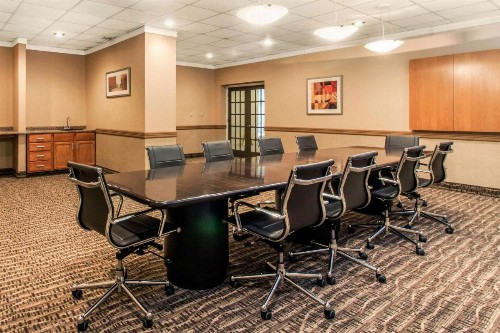 Comfort Inn & Suites Omaha - image 31