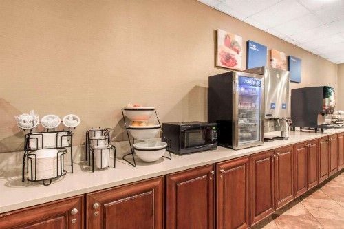 Comfort Inn & Suites Omaha - image 32