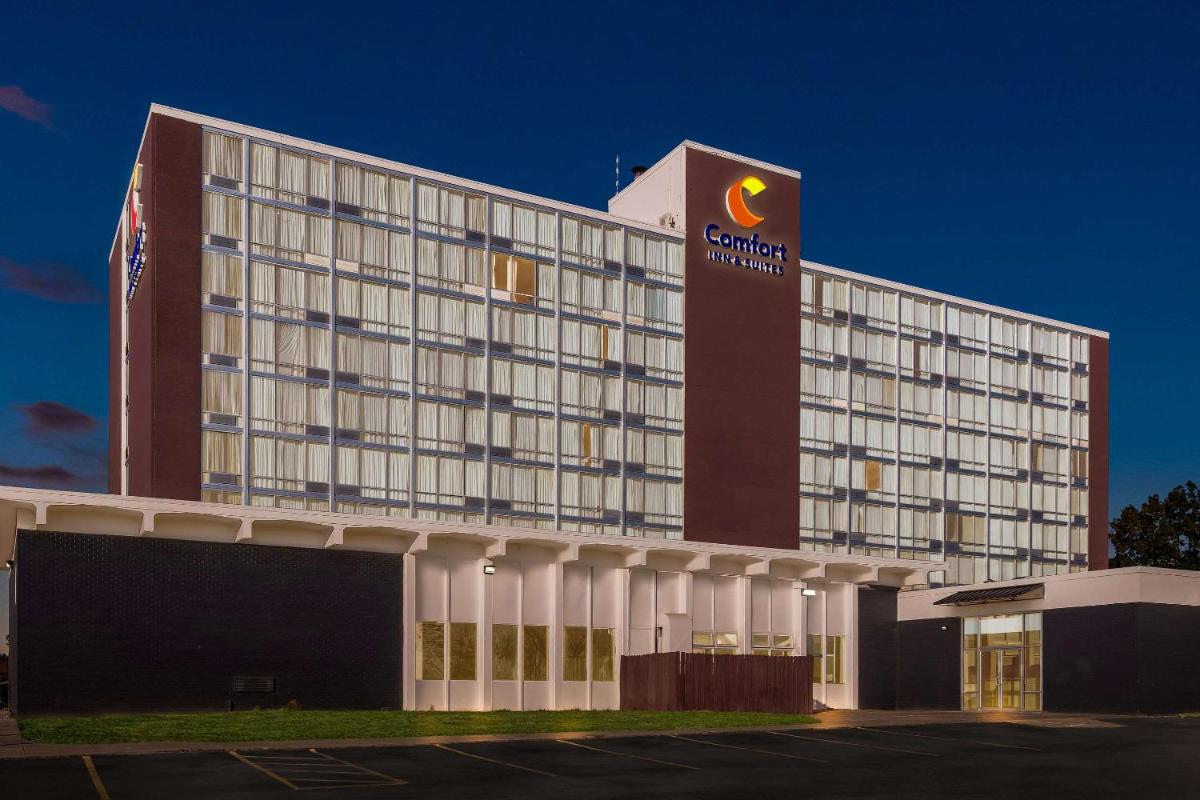 Comfort Inn & Suites Omaha - image 4
