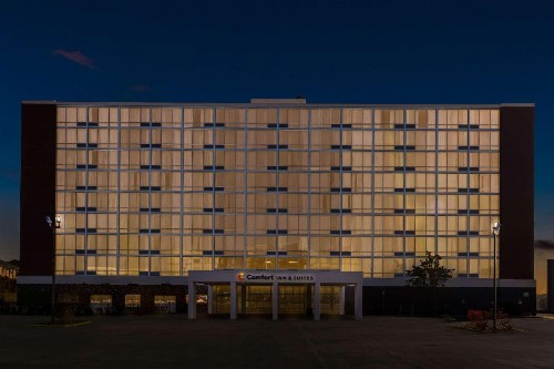 Comfort Inn & Suites Omaha - image 5