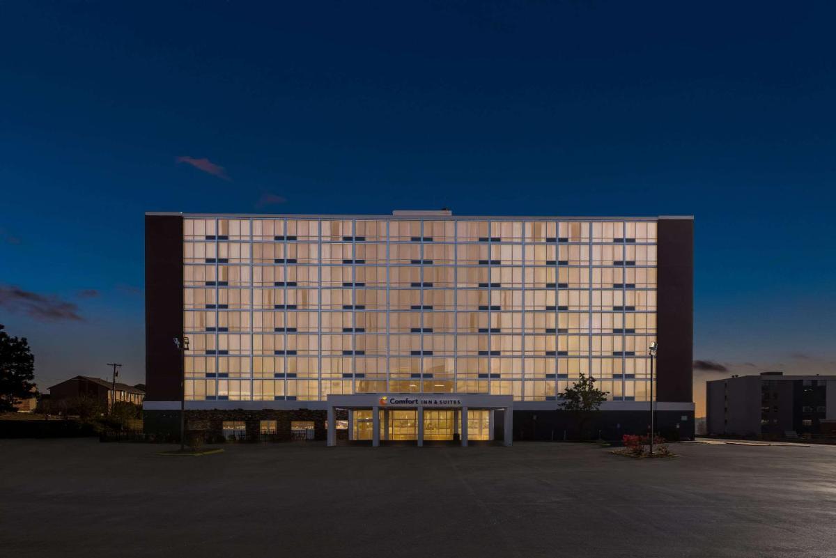 Comfort Inn & Suites Omaha - image 6