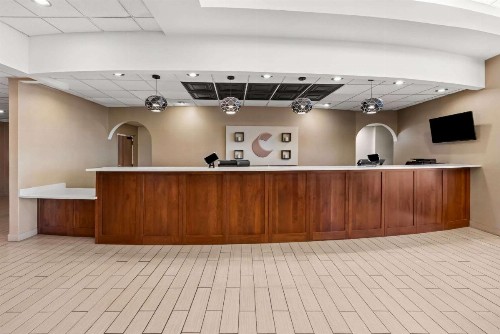 Comfort Inn & Suites Omaha - image 9