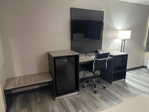 La Quinta Inn by Wyndham Omaha Southwest - image 11