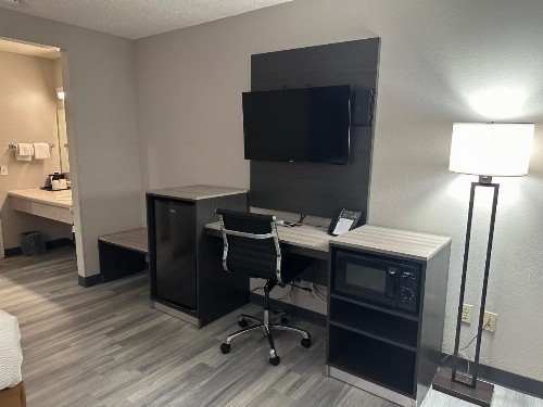 La Quinta Inn by Wyndham Omaha Southwest - image 12