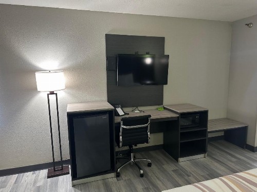 La Quinta Inn by Wyndham Omaha Southwest - image 13