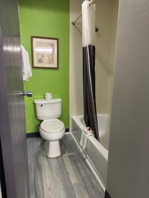 La Quinta Inn by Wyndham Omaha Southwest - image 14