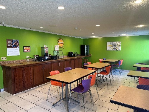 La Quinta Inn by Wyndham Omaha Southwest - image 17