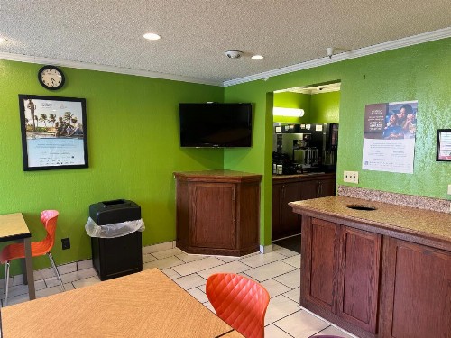 La Quinta Inn by Wyndham Omaha Southwest - image 18