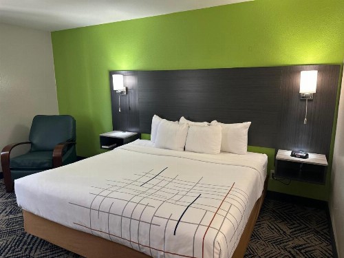 La Quinta Inn by Wyndham Omaha Southwest - image 5