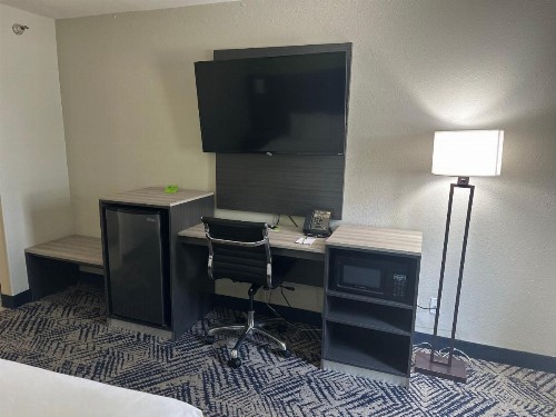 La Quinta Inn by Wyndham Omaha Southwest - image 7